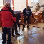 Ausbau der Kirchenb&auml;nke und des Holzbodens im Seitenschiff